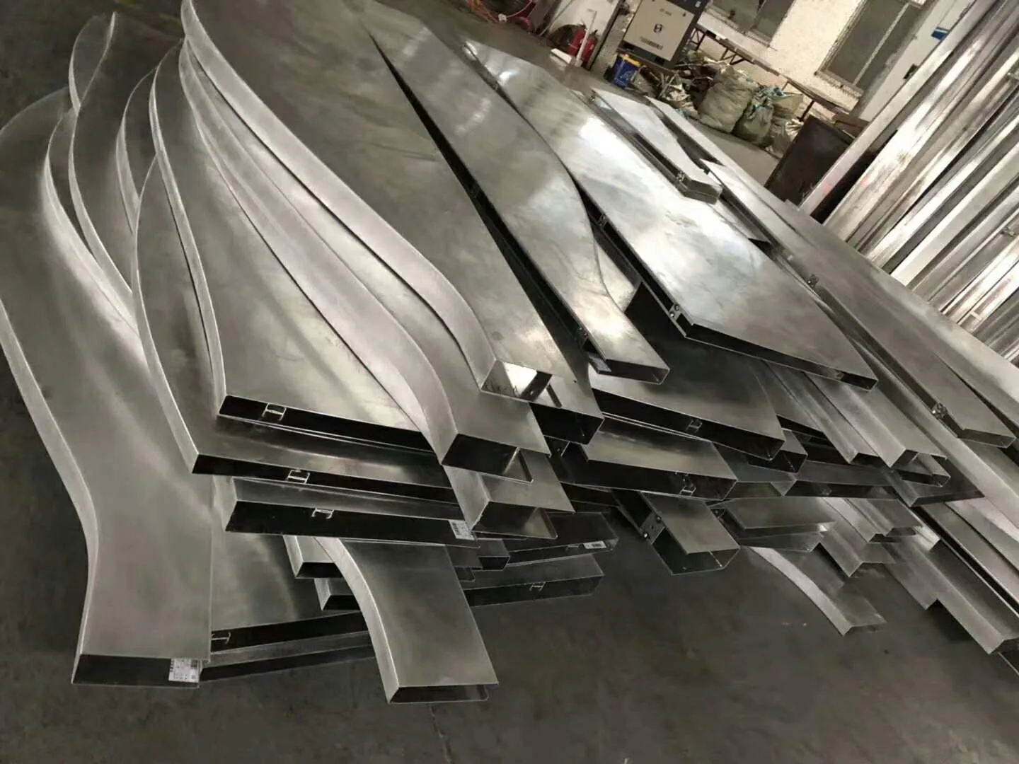 Aluminum Arc-Shaped Design for Interior Ceiling / sopraporta facade decoration